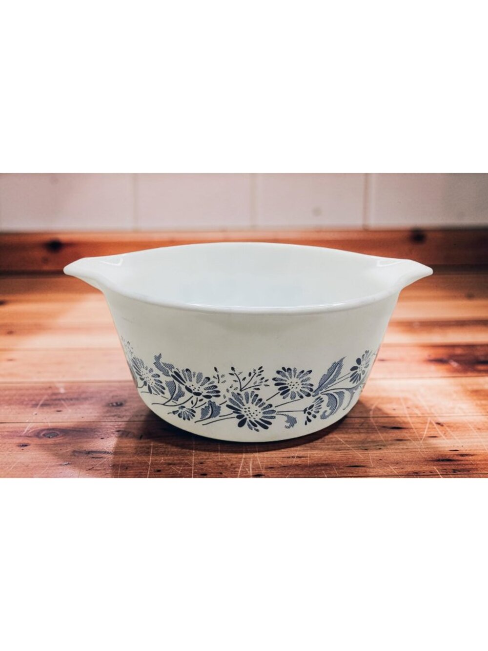 vintage pyrex "colonial mist" glass 474-b casserole dish.